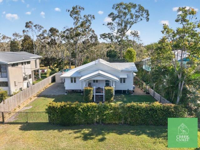 TIMELESS QUEENSLANDER CHARM BEAUTIFULLY RENOVATED COASTAL LIVING