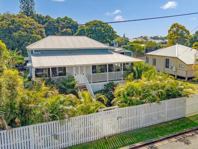 Timeless Queenslander Charm, Modern Comfort & Privacy