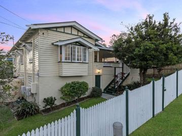 Timeless Queenslander Charm, Ready for Its Next Chapter