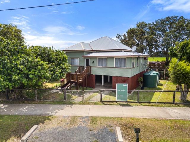 Timeless Queenslander Charm with a Peaceful Rural Outlook