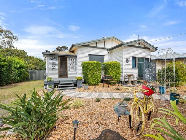 Timeless Queenslander Charm with Space for Family Living