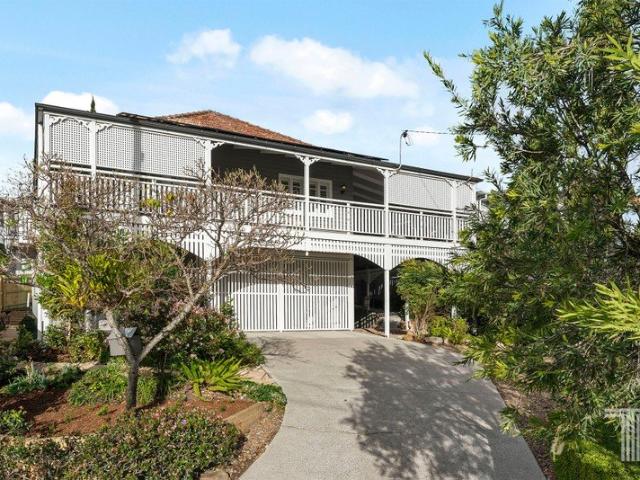 Timeless Queenslander Character infused with Modern Luxury