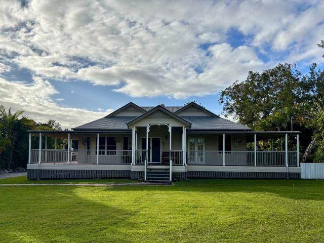 Timeless Queenslander Elegance on 3,500m² A Rare Lifestyle Opportunity