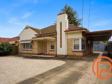 Timeless Sandstone Charm in One of Broadview's Most Desirable Pockets!
