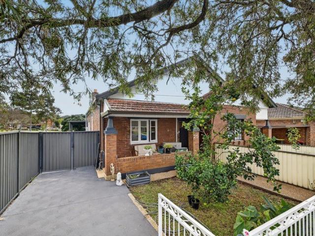 Timeless Solid Brick Charm in Belmore!