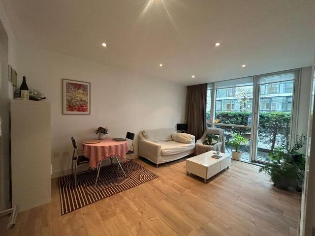 Times Square, London 1 bed apartment to rent £2,250 pcm £519 pw