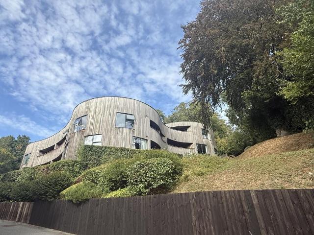 Timpani Hill, Warlingham, Surrey, CR6. 2 bed flat to rent £1,800 pcm £415 pw