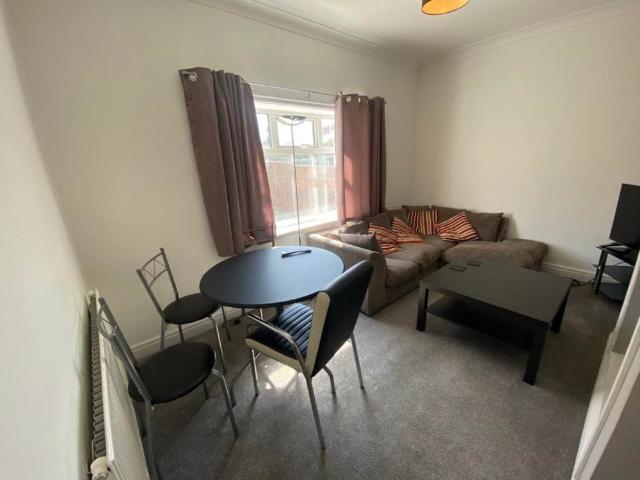Tinshill Lane Room 2, Horsforth, Leeds