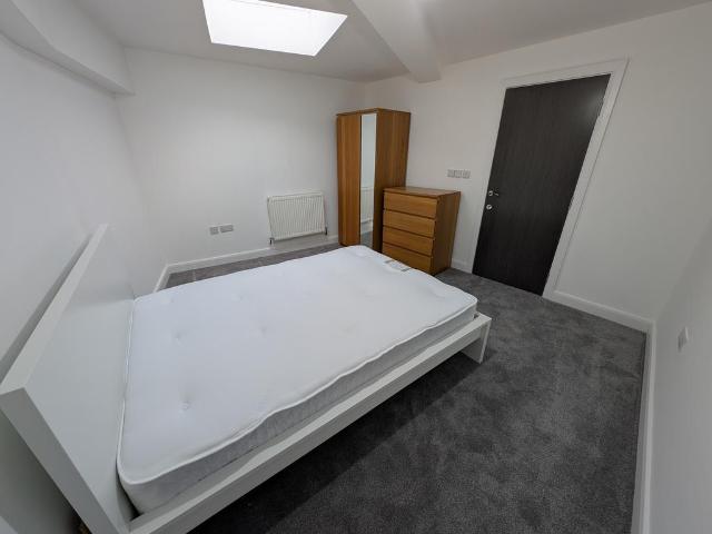 Tiamo's, 1 Great Underbank, Stockport, SK1 1LH, United Kingdom | Room for rent #129652439 | Rentberry