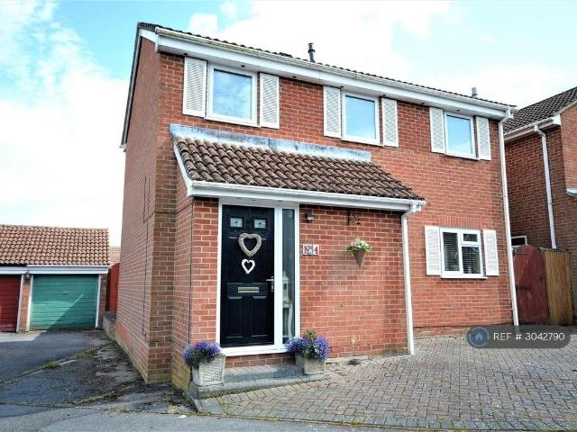 Tiberius Close, Basingstoke, RG23 3 bed detached house to rent £1,600 pcm £369 pw