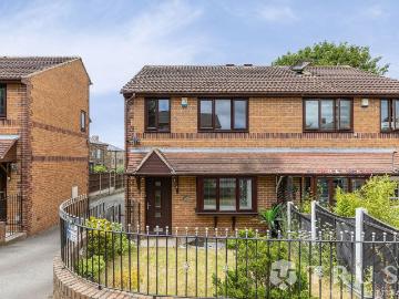 Tichbourne Street, Batley WF17, 4 bed semi detached house to rent, £1,200 pcm | PrimeLocation