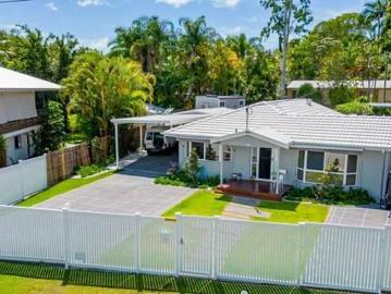 House for sale in Queensland - Garden, Swimming pool