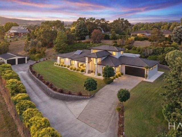 Ticking all the boxes! Pool, Views and Privacy!