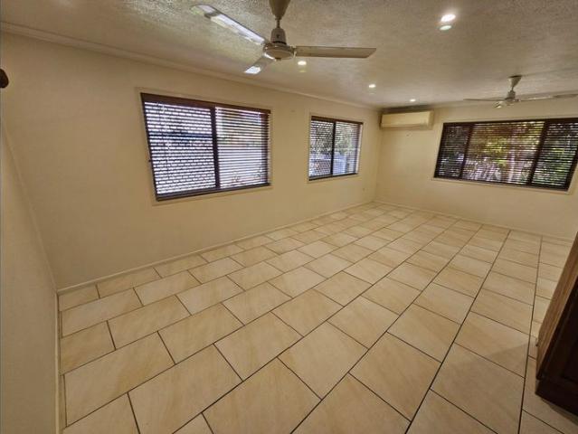 Ticks All The Boxes Air Conditioning, Pool, Solar, Shed!