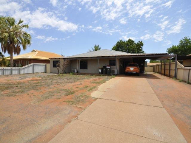 TICKS ALL THE BOXES 4x2 home with pool and shed!