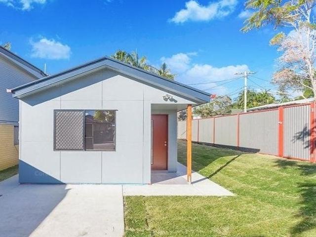 Tidy, Modern Home With Character!