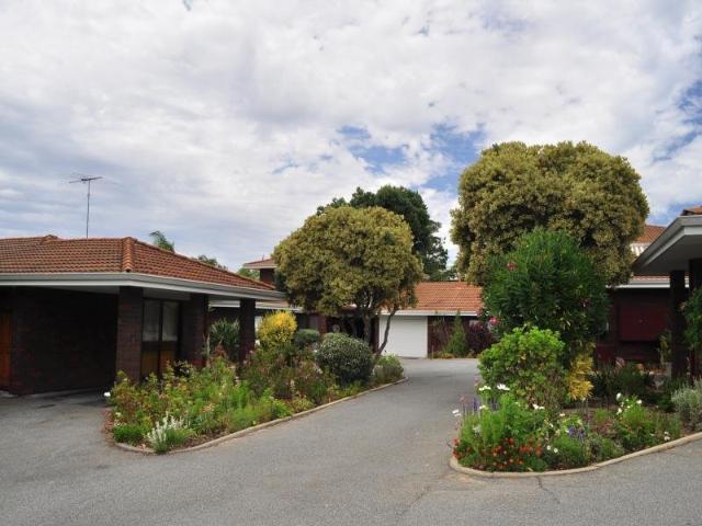 Tidy Near New Villa close to all amenities!