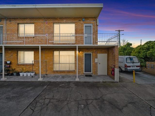 Tidy One Bedroom, Ground Level Apartment