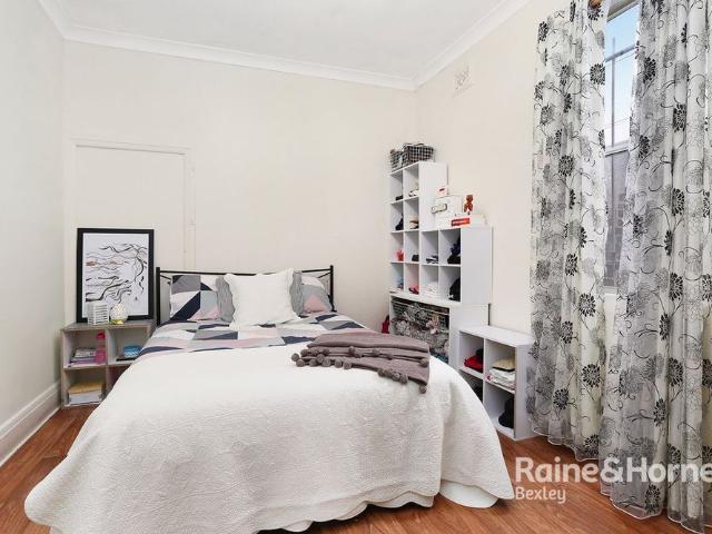 Tidy and Convenient One Bedroom Apartment ALL UTILITIES INCLUDED