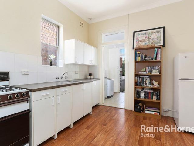 Tidy and Convenient One Bedroom Apartment ALL UTILITIES INCLUDED