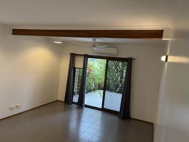 Tidy and modern 2 bed townhouse in Innisfail Estate