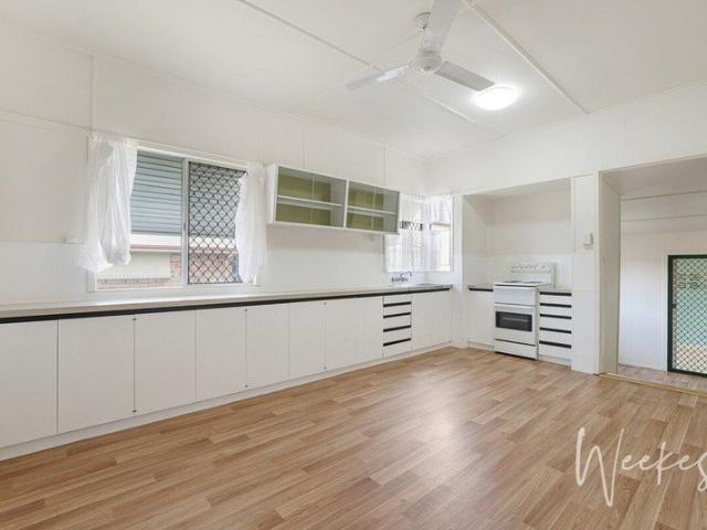 TIDY, BRIGHT HOME IN A SOUGHT AFTER LOCATION!