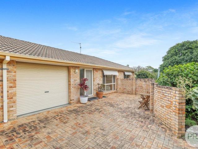 Tidy Duplex with Great Yard!
