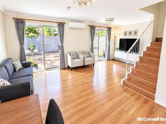 Tidy Double Brick Corner Townhouse