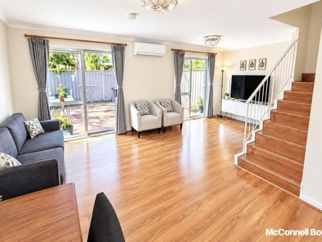 Tidy Double Brick Corner Townhouse