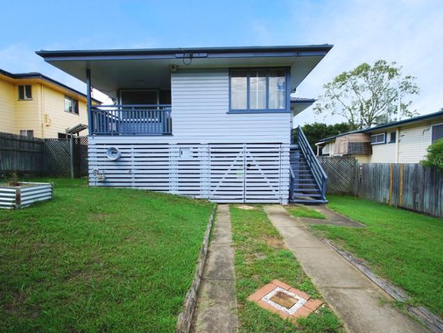 TIDY FAMILY HOME! LARGE BLOCK!