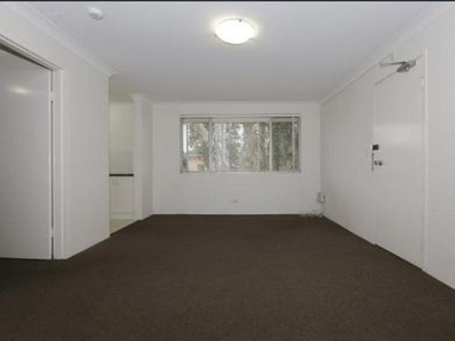 Tidy First Floor Unit with Carspace