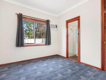 Tidy Granny Flat with Large Backyard