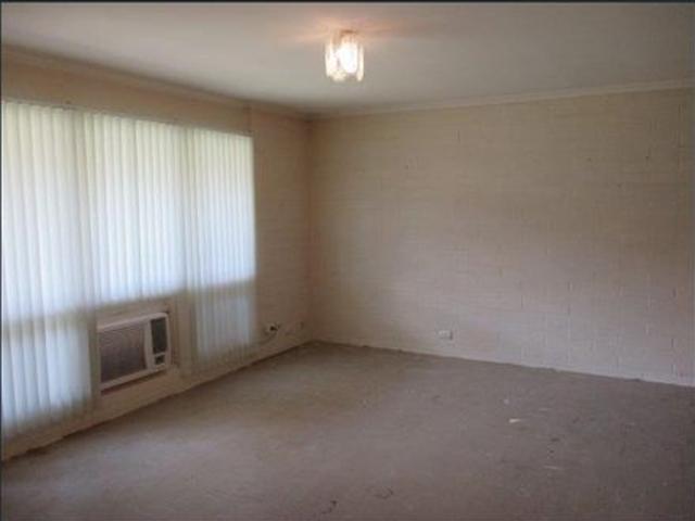 Tidy ground floor unit in a great position