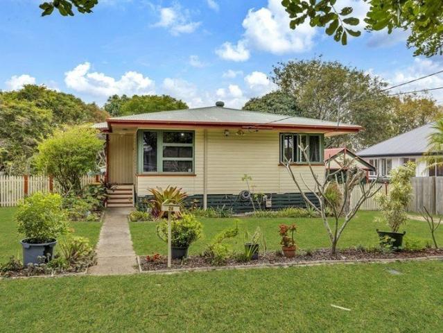Tidy Home with Dual side access Potential!