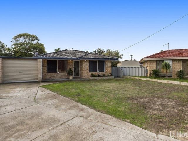Tidy & Ideally Located Opposite a Family Friendly Park
