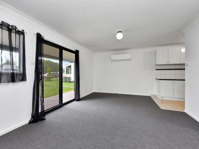 Tidy living in convenient location