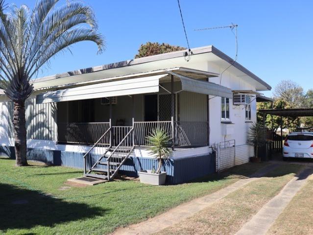 TIDY LOWBLOCK CLOSE TO TOWN CENTRE