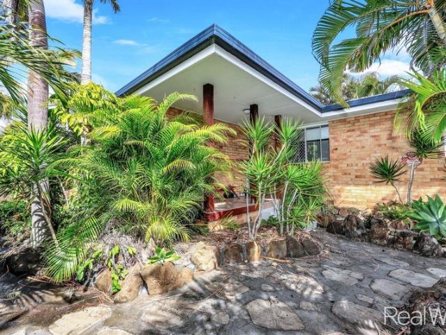 Tidy Lowset Brick Home Private & Ready to Enjoy!