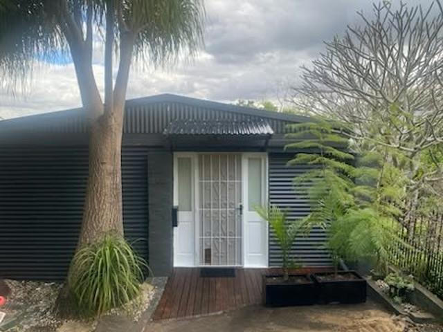 TIDY STUDIO IN QUIET LISMORE HEIGHTS