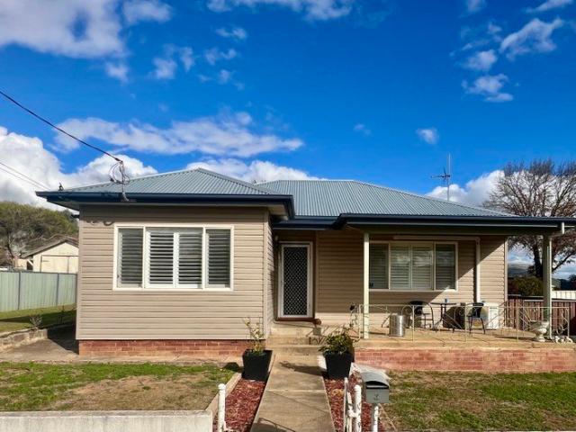 Tidy Two Bedroom Home in Convenient Location