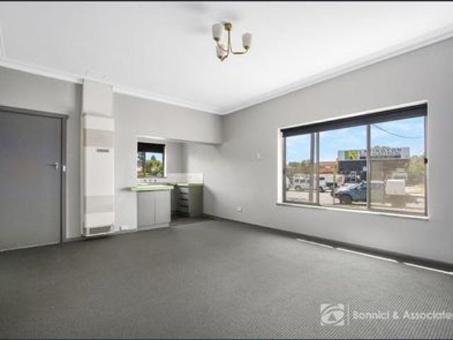 TIDY TWO BEDROOM UNIT IN CONVENIENT LOCATION