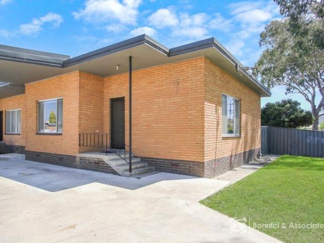TIDY TWO BEDROOM UNIT IN CONVENIENT LOCATION