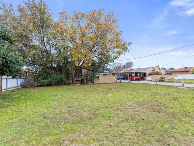 Tidy Two Bedroom Unit in a Great Location