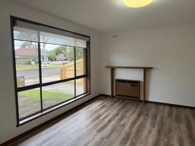 Tidy Two Bedroom Unit in Prime Location