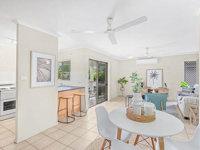 TIDY TWO BEDROOM UNIT IN PRIME LOCATION