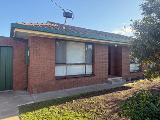 Tidy Two Bedroom Unit in Prime Location