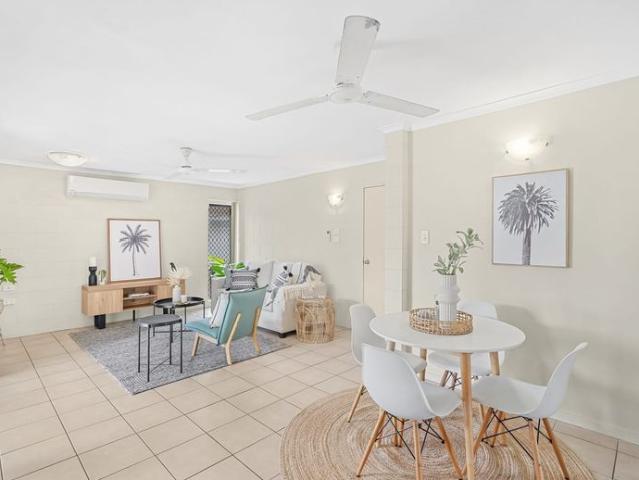 TIDY TWO BEDROOM UNIT IN PRIME LOCATION