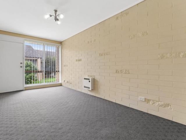 Tidy Two Bedroom Unit in the Heart of Town
