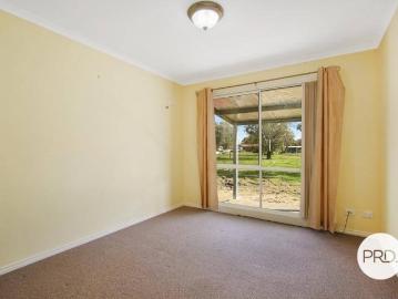 Holbrook, Greater Hume, Victoria - Parking