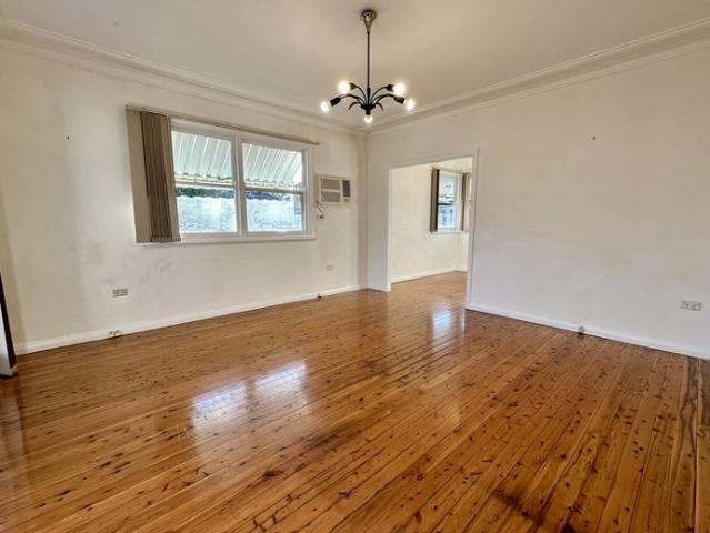 Tidy Three Bedroom Home Close to Town